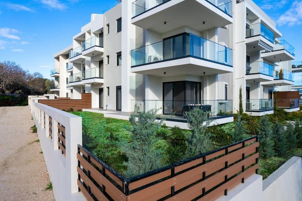 Maison Du Jardin 2-Bedroom Apartment Private Outdoor Jacuzzi Rhodes City Exterior photo